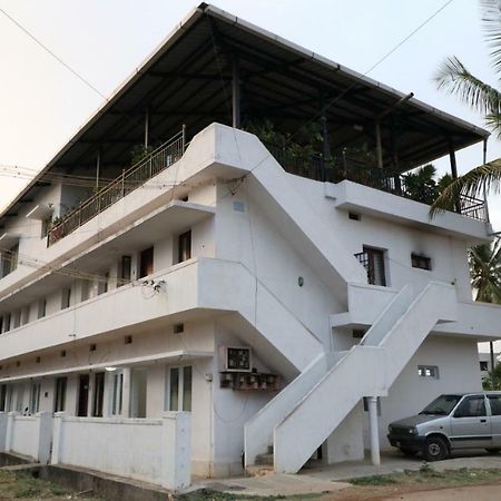 Wheel To Hills Stay Inn Service Apartments Chikmagalur Bagian luar foto
